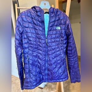 The North Face Thermoball puffy jacket with hood - Women’s medium